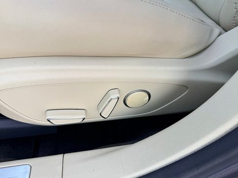 Used 2013 Lincoln MKZ AWD image 19