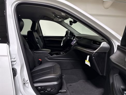 Used 2023 Jeep Grand Cherokee L Limited w/ Trailer Tow Group (B) image 22