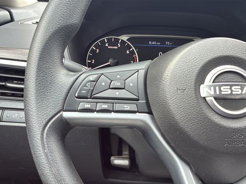 Used 2025 Nissan Altima 2.5 SV FWD image 30