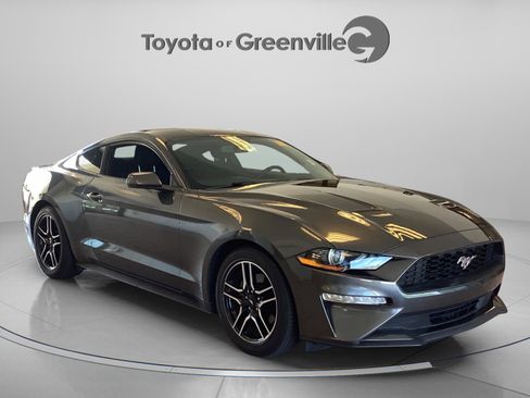 Used 2018 Ford Mustang Coupe w/ Equipment Group 101A RWD image 8