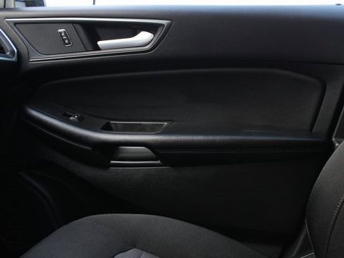 Used 2021 Ford Edge SE image 26