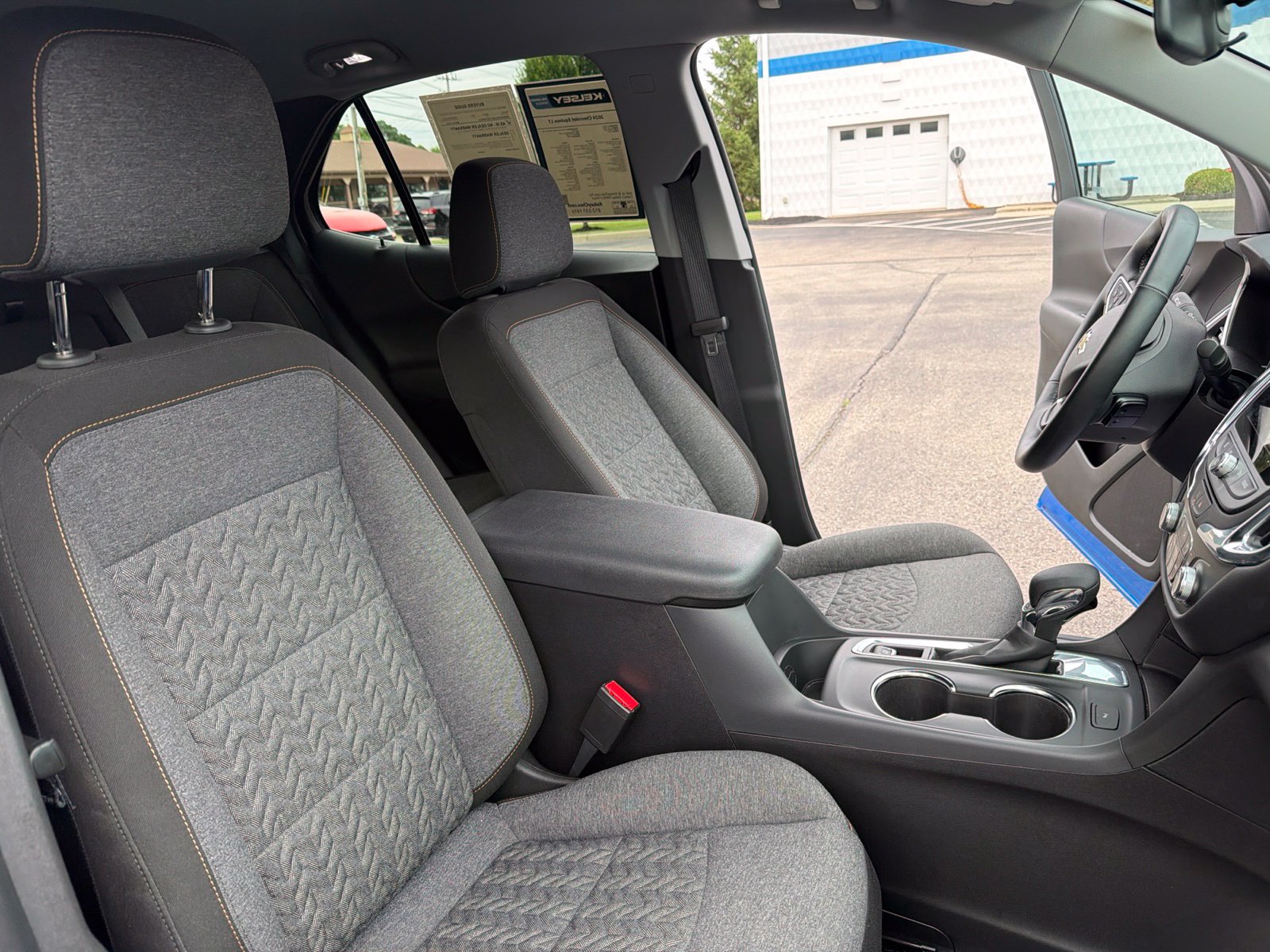 Used 2024 Chevrolet Equinox LT FWD image 28