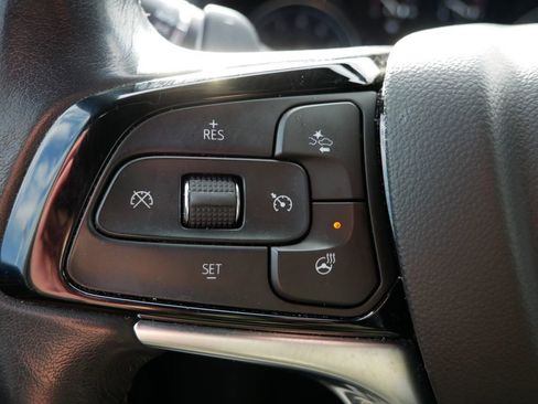 Used 2023 Buick Enclave Essence image 23