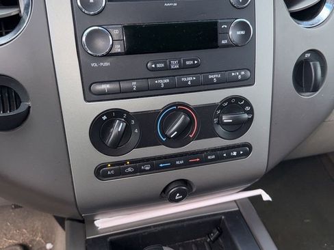 Used 2011 Ford Expedition EL XLT image 2