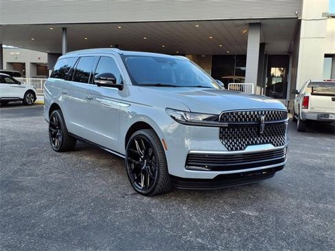 New 2025 Lincoln Navigator Reserve image 15