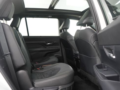 Used 2025 Toyota Grand Highlander AWD Hybrid image 12