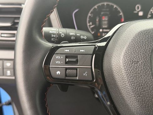 Used 2025 Honda Pilot TrailSport image 19
