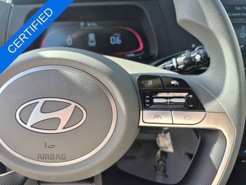 Used 2025 Hyundai Elantra SE image 14