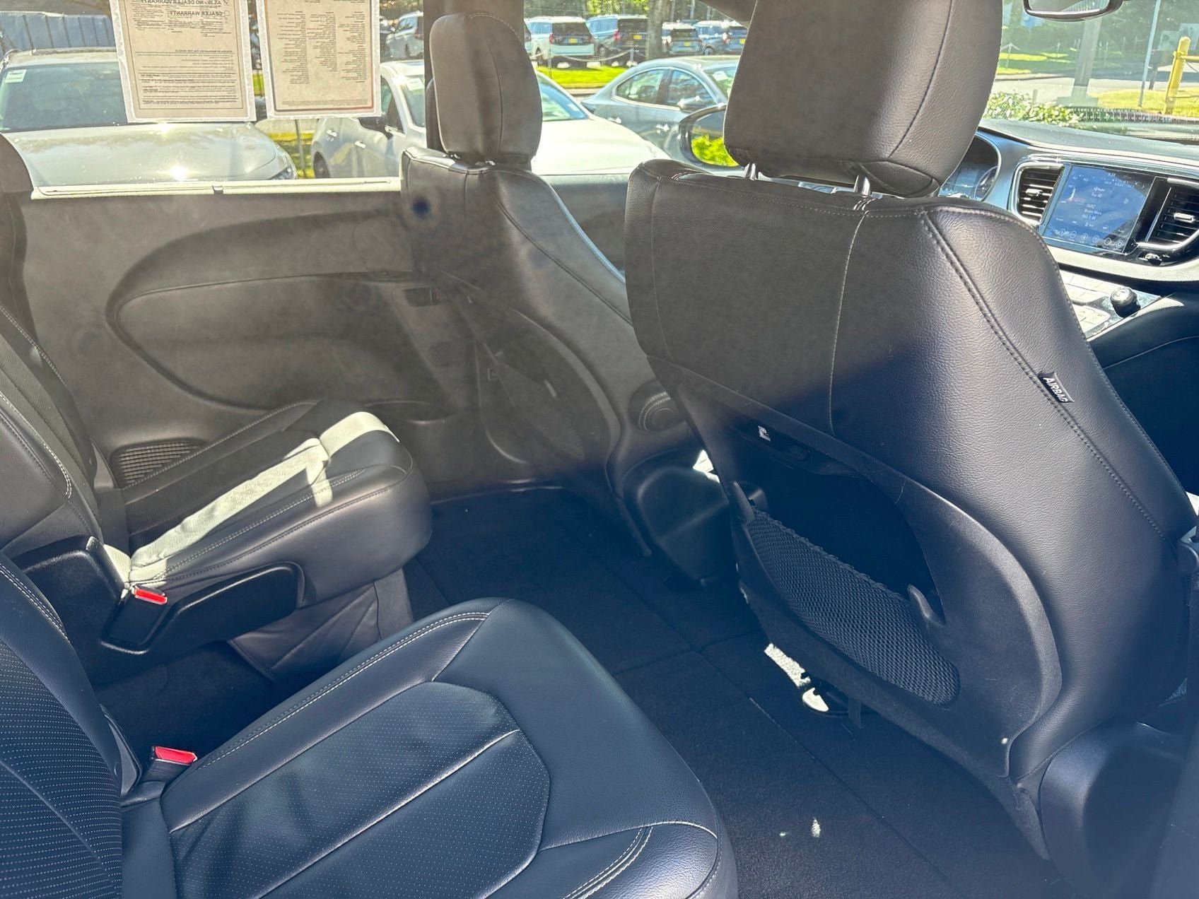 Used 2018 Chrysler Pacifica Touring-L w/ Premium Audio Group FWD image 16