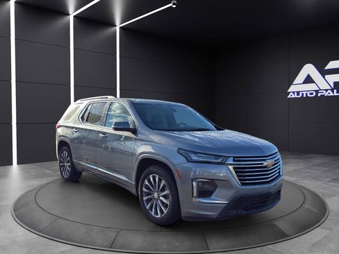 Used 2023 Chevrolet Traverse Premier image 3