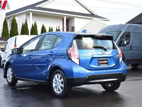 Used 2017 Toyota Prius C One image 2