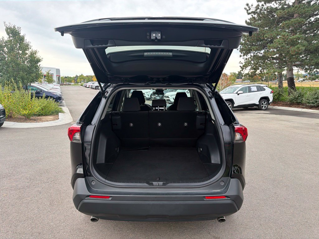 Used 2025 Toyota RAV4 LE AWD/4WD image 17