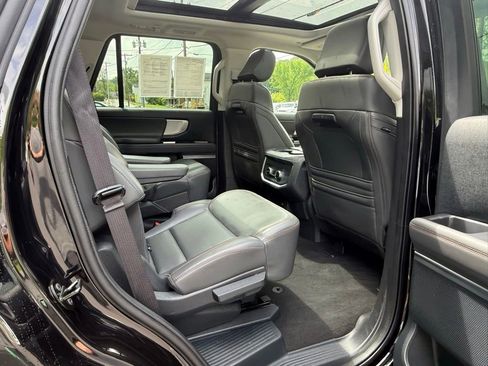 Used 2025 Ford Expedition Active AWD/4WD image 21