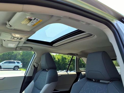 Used 2025 Toyota RAV4 XLE w/ Convenience Package FWD image 14