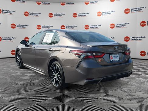 Used 2024 Toyota Camry SE FWD image 5