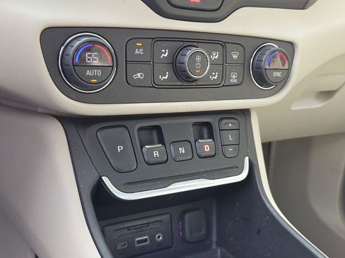 Used 2019 GMC Terrain Denali w/ Advanced Safety Package AWD/4WD image 21