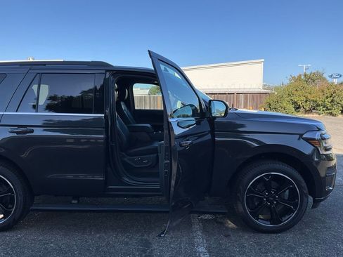 Certified 2024 Ford Expedition Limited image 61