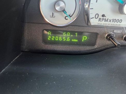 Used 2005 Ford Thunderbird RWD image 23