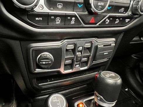 Used 2021 Jeep Wrangler Unlimited Sahara image 44