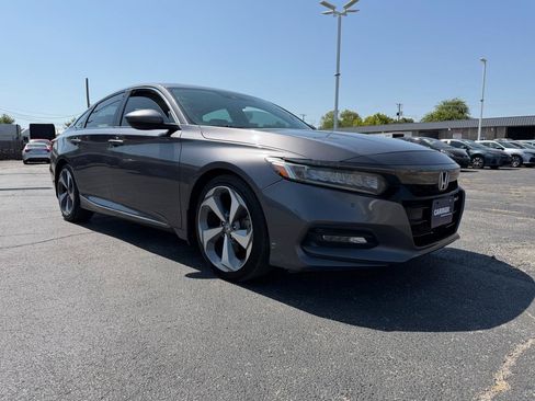Used 2018 Honda Accord Touring image 3