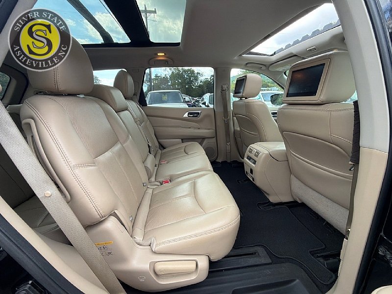 Used 2017 Nissan Pathfinder Platinum w/ Family Entertainment Package AWD/4WD image 19