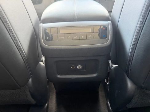 Used 2025 Nissan Pathfinder SL w/ Black Appearance Package AWD/4WD image 29