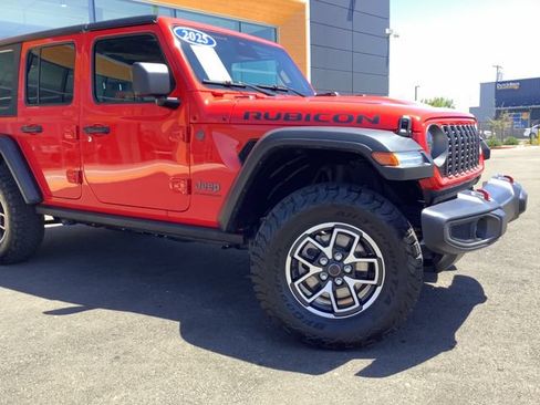 Used 2025 Jeep Wrangler Unlimited Rubicon w/ Convenience Group AWD/4WD image 3