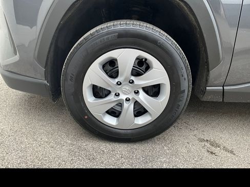 Used 2024 Toyota RAV4 LE AWD/4WD image 15