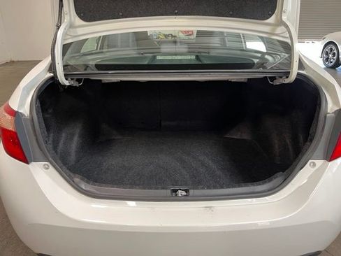 Used 2017 Toyota Corolla LE w/ Carpet Mat Package (TMS) FWD image 17