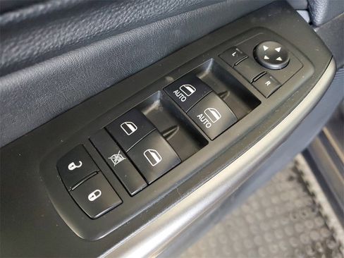 Used 2019 Jeep Cherokee Limited w/ Luxury Group image 17