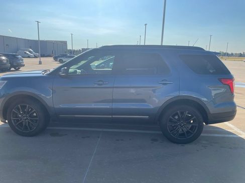 Used 2018 Ford Explorer XLT w/ Equipment Group 202A AWD/4WD image 10