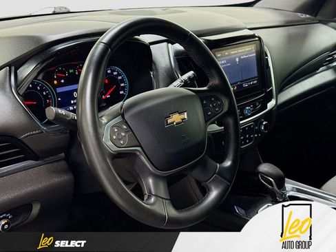 Used 2023 Chevrolet Traverse LT FWD image 14