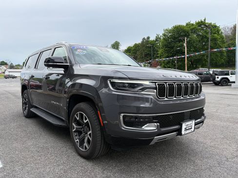 Certified 2024 Jeep Wagoneer L Series III w/ Flexible Seating Group AWD/4WD image 5