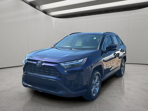 Used 2022 Toyota RAV4 XLE AWD/4WD image 1