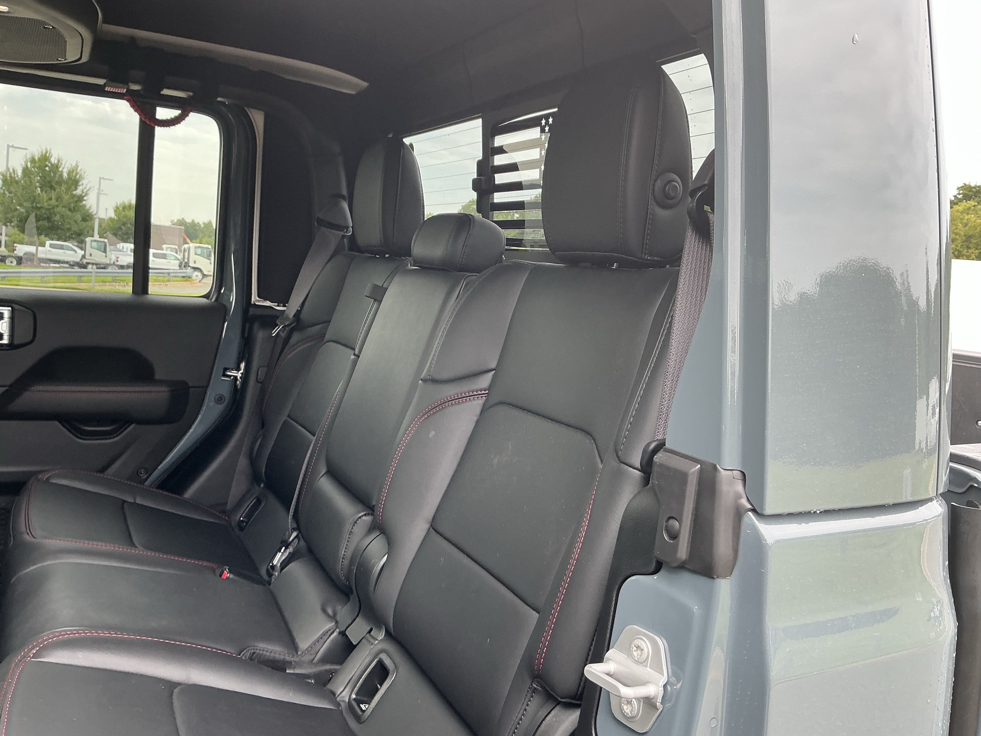 Used 2025 Jeep Gladiator Rubicon AWD/4WD image 31