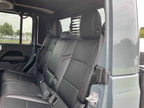 Used 2025 Jeep Gladiator Rubicon AWD/4WD image 31