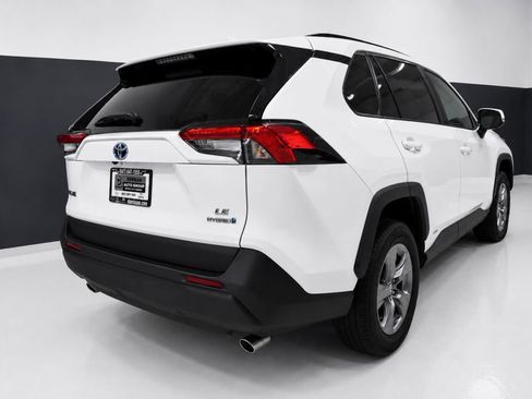Used 2022 Toyota RAV4 LE AWD/4WD image 7