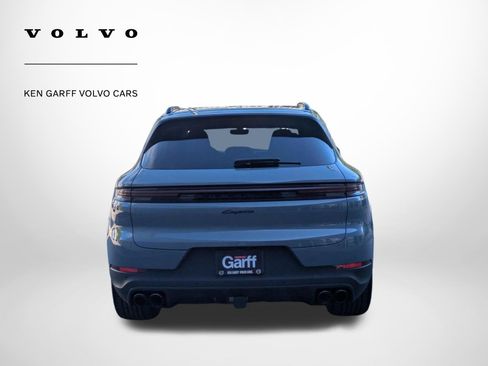 Used 2024 Porsche Cayenne AWD/4WD image 4