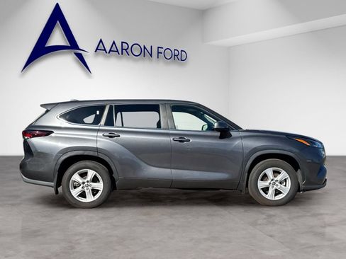 Used 2024 Toyota Highlander LE image 6