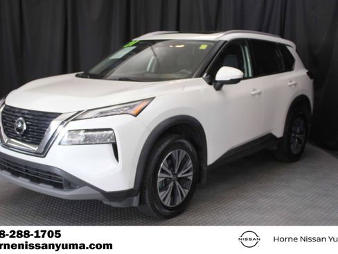 Used 2021 Nissan Rogue SV w/ Premium Package FWD image 3