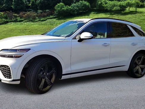 Certified 2025 Genesis GV70 3.5T Sport w/ Sport Prestige Package image 4