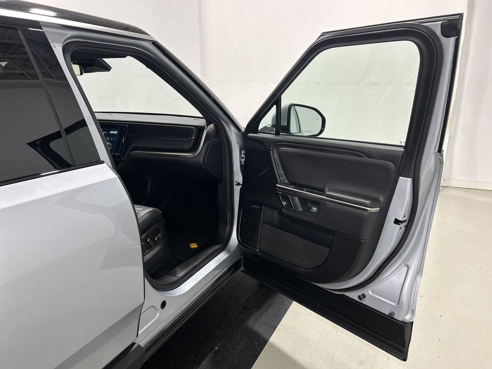 Used 2023 Rivian R1S Adventure Quad AWD/4WD image 18