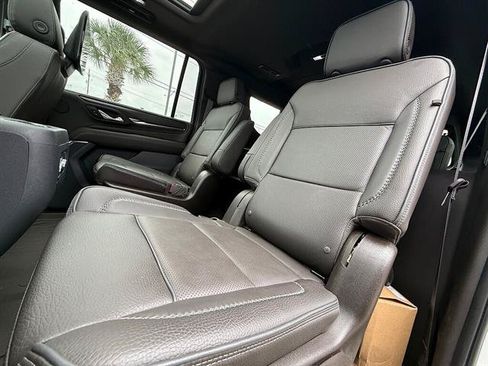 Used 2023 GMC Yukon XL Denali w/ Denali Reserve Package RWD image 11