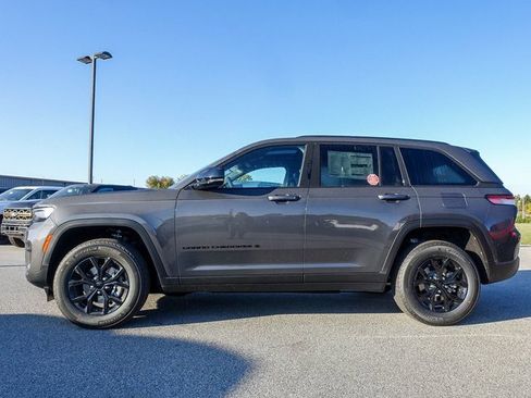 New 2025 Jeep Grand Cherokee Altitude image 12