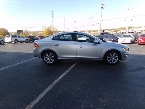 Used 2016 Volvo S60 T5 Premier image 5
