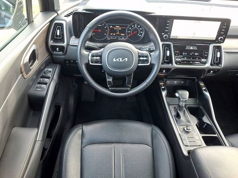 Certified 2022 Kia Sorento S w/ Panoramic Sunroof Package image 11