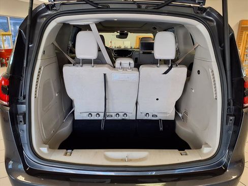 Used 2021 Chrysler Pacifica Touring-L w/ Uconnect Theater Family Group image 16
