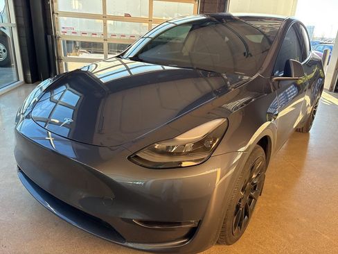 Used 2023 Tesla Model Y Long Range image 5