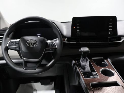 Used 2021 Toyota Sienna LE image 15
