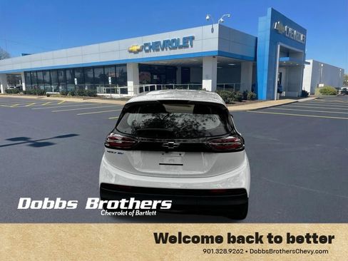 Used 2023 Chevrolet Bolt LT w/ Infotainment Package FWD image 6